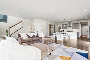 Hús - mörg rúm - verönd - útsýni yfir garð (2932 Comet Street) | Stofa