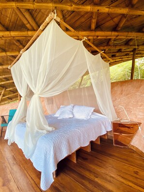 خزنة داخل الغرفة ومكواة/لوح كي وواي فاي مجانًا