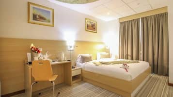 Caja de seguridad en la habitación y escritorio