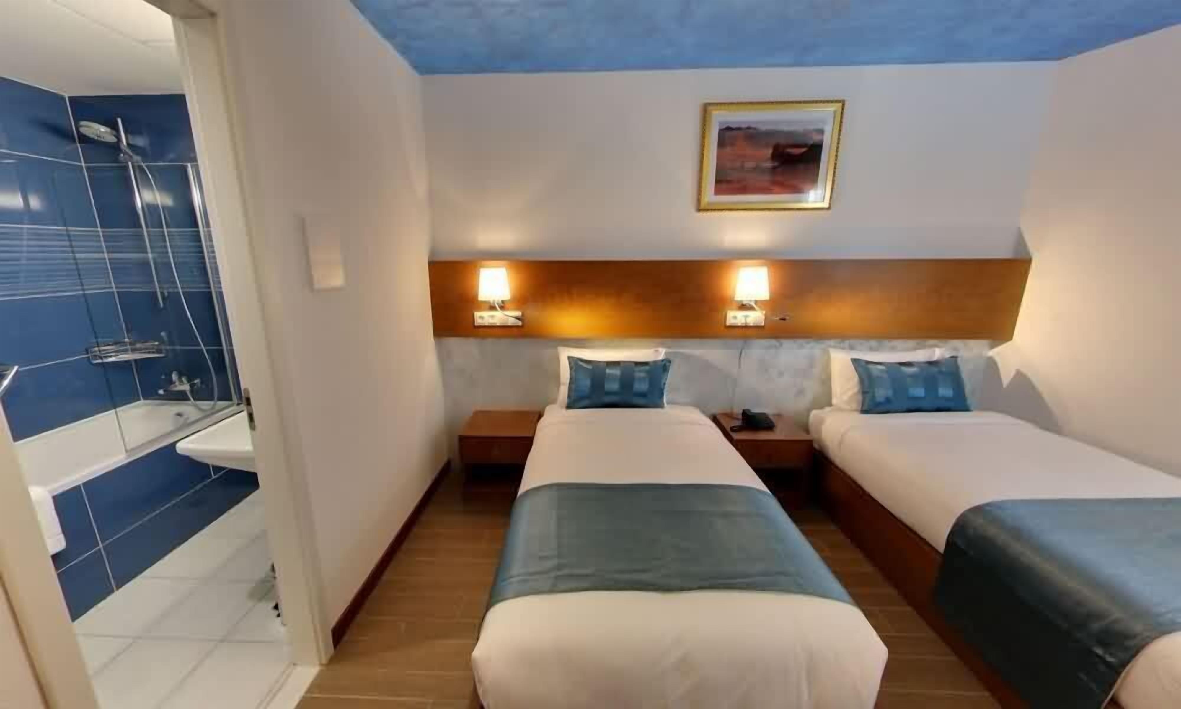 Double or Twin Room | In-room safe, desk, laptop workspace, blackout drapes