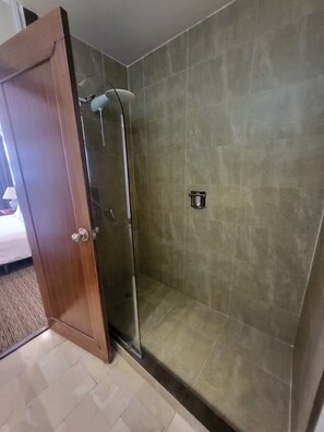 Towels, soap, toilet paper - A2 Akros Suite (Quito)