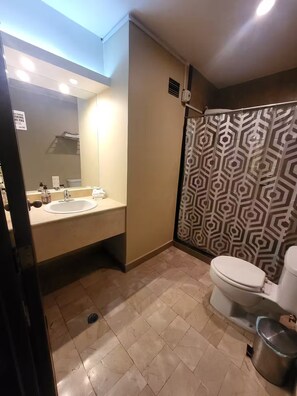 Towels, soap, toilet paper - Suite A1 Akros (Quito)