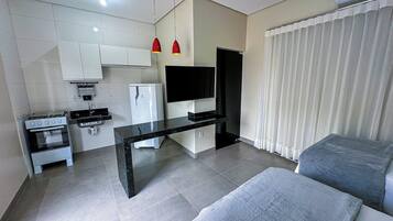 Caja de seguridad en la habitación y escritorio