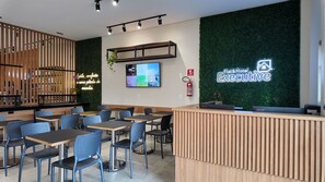 Reception - Flat & Hotel Executive (Confresa)