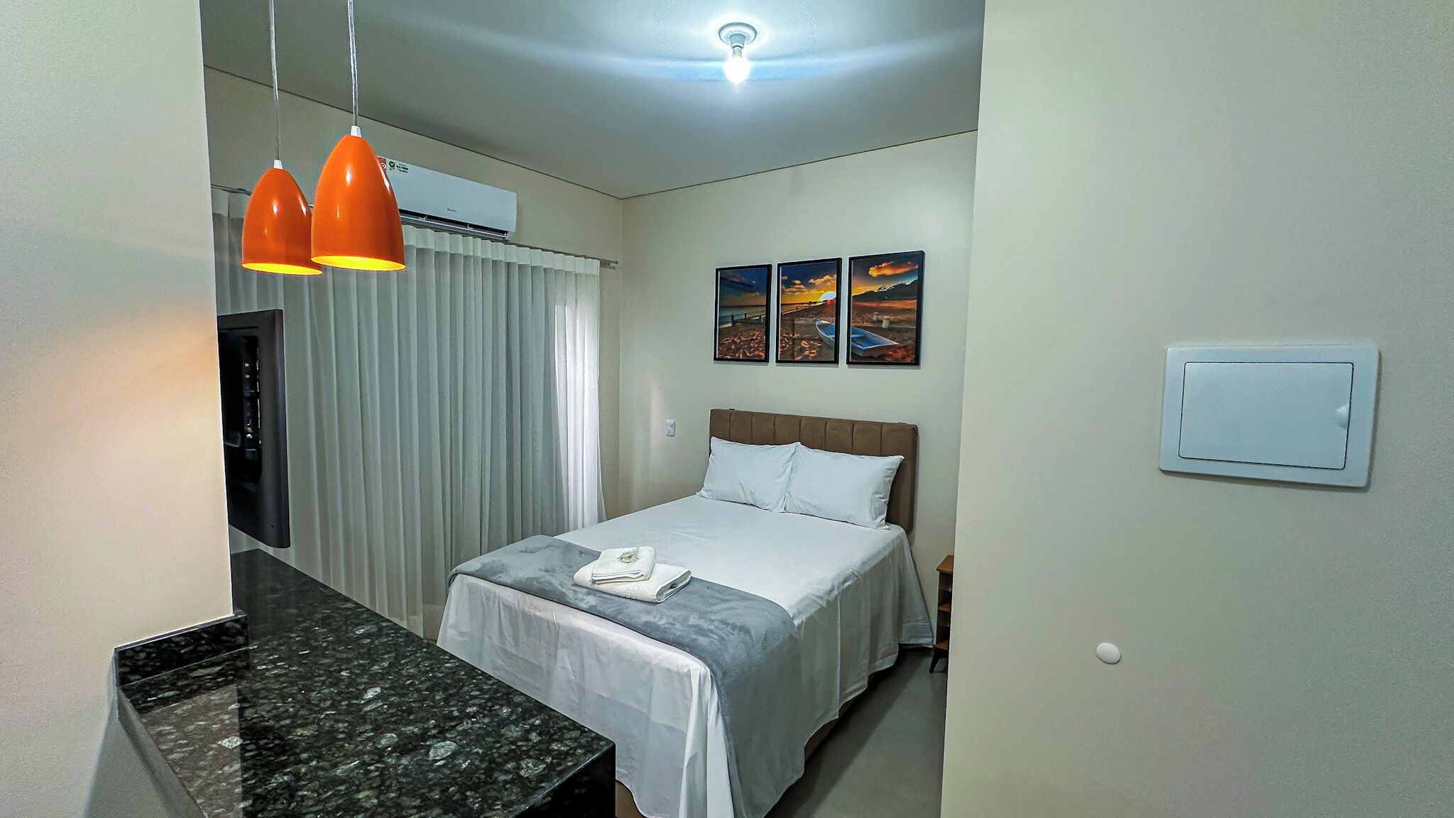 Kamar Twin Eksekutif | Brankas, meja kerja, ruang kerja ramah laptop, dan setrika/meja setrika