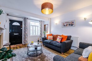 TV, offices - Spacious 3 Bed, Perfect for Families and Groups! (Nantwich)