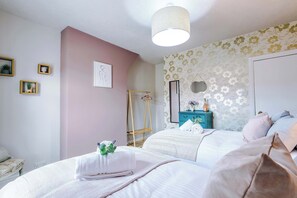 3 bedrooms, iron/ironing board, WiFi, bed sheets - Spacious 3 Bed, Perfect for Families and Groups! (Nantwich)