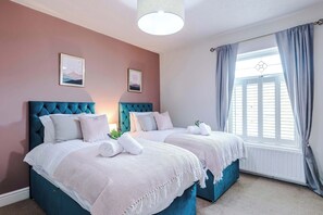 3 bedrooms, iron/ironing board, WiFi, bed sheets - Spacious 3 Bed, Perfect for Families and Groups! (Nantwich)