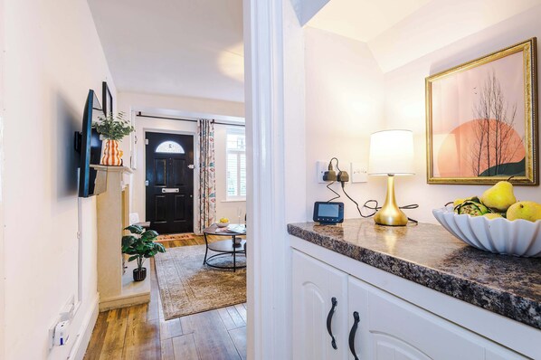 Interior - Spacious 3 Bed, Perfect for Families and Groups! (Nantwich)