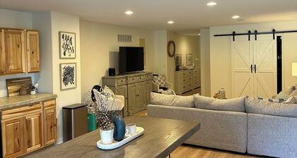 Premiere lodging near 4 Rivers Conservation-perfect acreage getaway