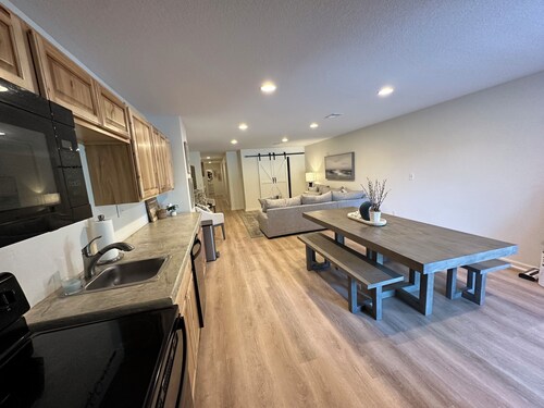 Premiere lodging near 4 Rivers Conservation-perfect acreage getaway