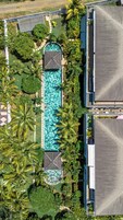 2 outdoor pools