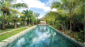 2 piscines extérieures
