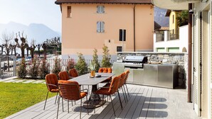 Apartamento, 3 quartos, piscina particular, vista para o jardim | Terraço/pátio