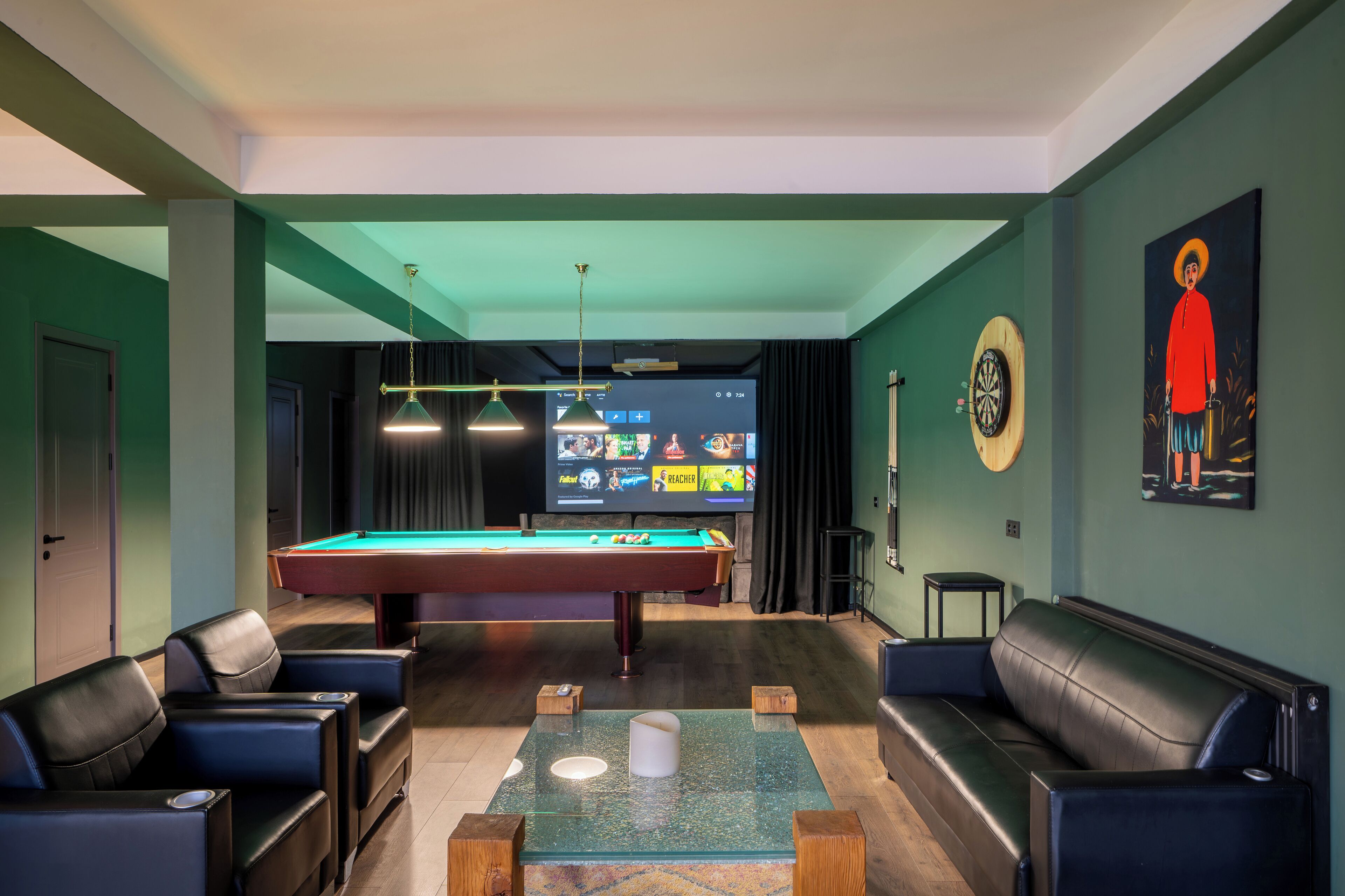 Comfort Apartment, 4 Bedrooms, Courtyard View | Living area | Flat-screen TV