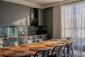 Apartament Comfort, 4 dormitoris, vistes al pati | Cuina privada | Bullidora elèctrica 