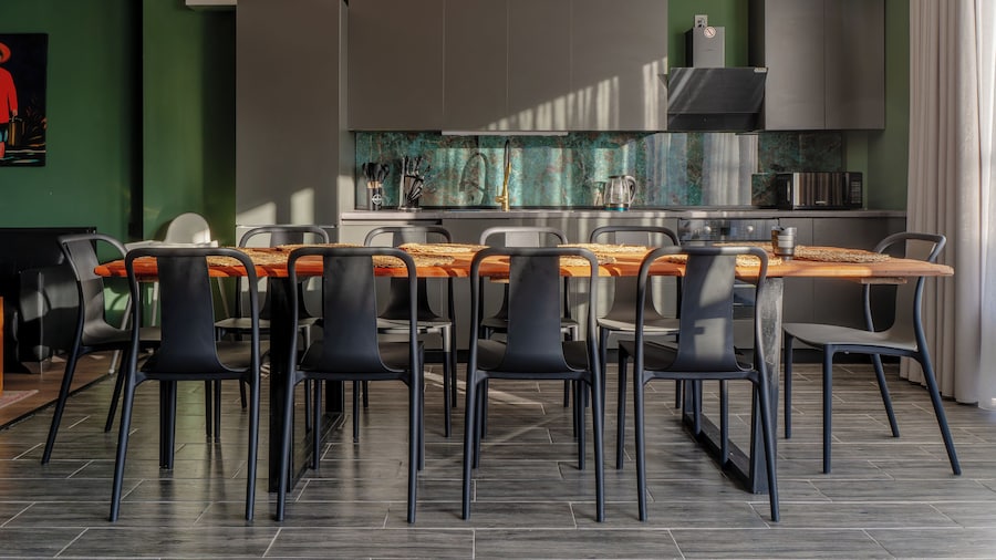 Niabi 4BDR Apartments with billiards