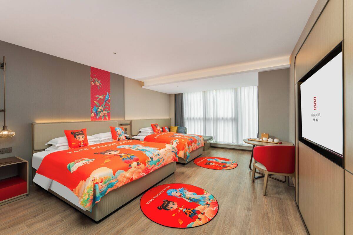 Familie suite, uitzicht op de stad | Donsdekens, een laptopwerkplek, gratis wifi, beddengoed