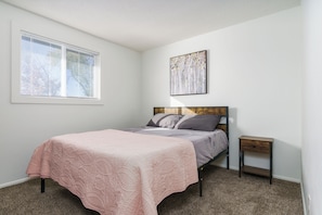 4 bedrooms, free WiFi, bed sheets