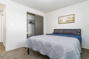 4 bedrooms, free WiFi, bed sheets - 4BR 2 bath Contractor-Friendly Home  \Parking for Trucks (Pocatello)