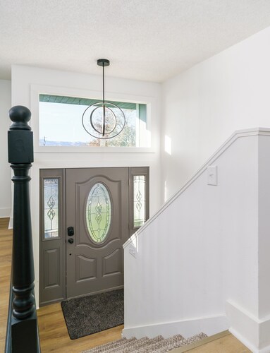 4BR 2 bath Contractor-Friendly Home  \Parking for Trucks