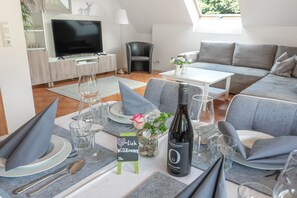 TV, DVD-spiller, bordtennis og stereoanlegg