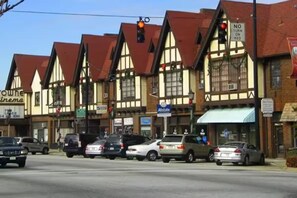 A row of traditional half-timbered buildings with various shops and signs, including a cinema and a pharmacy. - Lovely townhome in Avondale Estates - 2 bedrooms 2.5 bathrooms. Near Decatur (Avondale Estates)