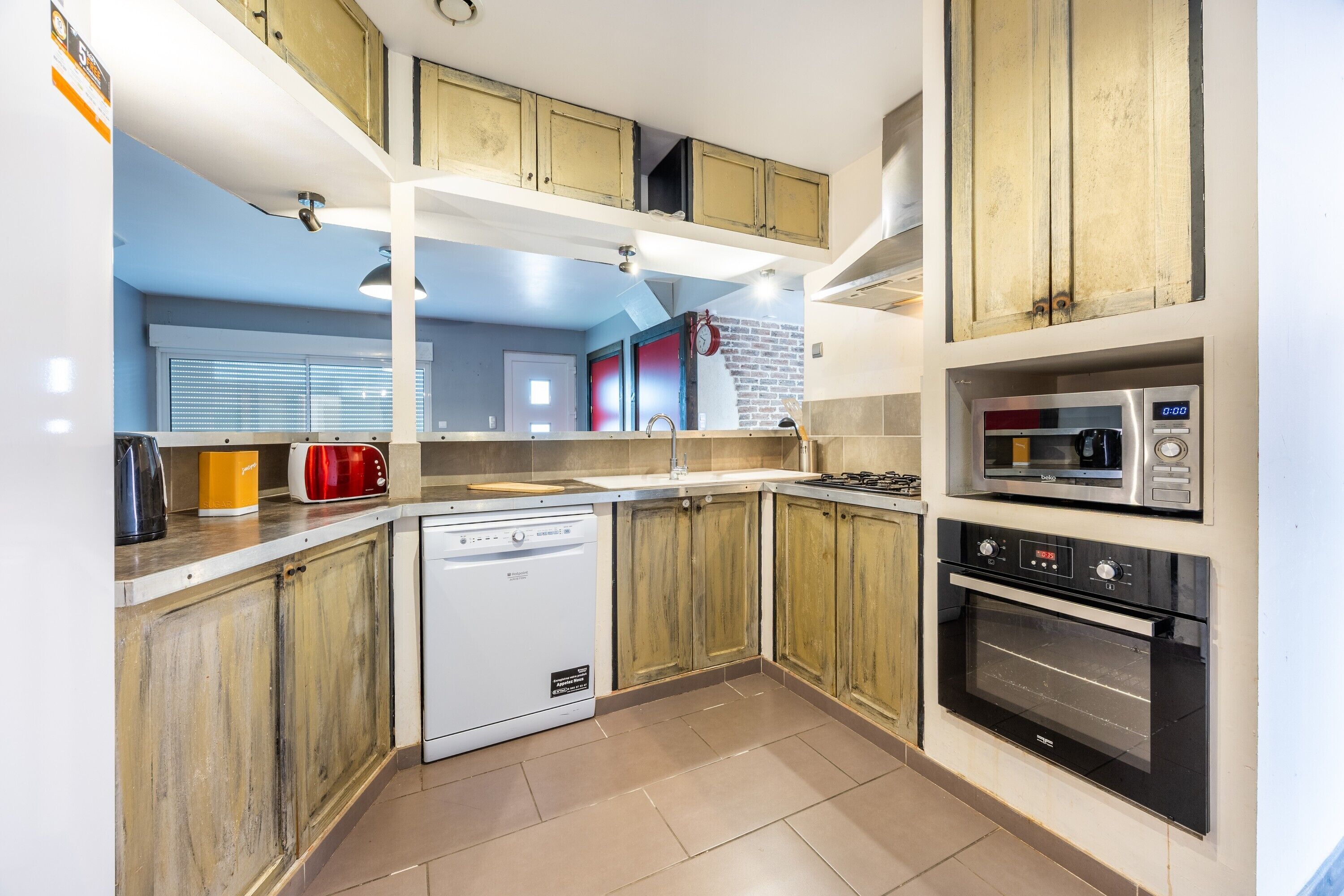 Refrigerador, microondas, horno y parrilla de estufa 