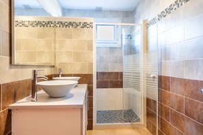 Shower - Holiday Home 'Sleeps 22 Brem Center with Large' (Brem-sur-Mer)
