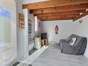 TV - Joli Mazet T2 avec piscine (La Londe-les-Maures)