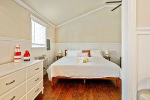 1 dormitorio, escritorio, tabla de planchar con plancha y wifi