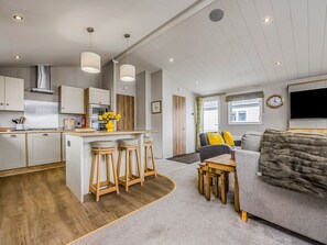 TV - Gorgeous Home in Lakeside Park | Pass The Keys (Chichester)
