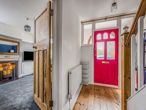Interior - Charming Family Home with Parking | Pass The Keys (Chichester)
