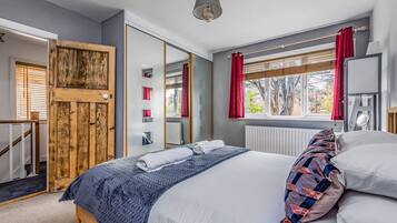 3 bedrooms, iron/ironing board, free WiFi, bed sheets