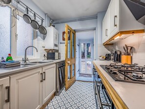 Fridge, microwave, oven, dishwasher - Charming Family Home with Parking | Pass The Keys (Chichester)