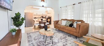 Lovely 3 Bedroom Ocean Lane House + AC