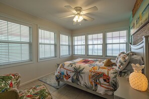 2 makuuhuonetta, tallelokero huoneessa, ilmainen Wi-Fi, vuodevaatteet