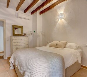 Iron/ironing board, free WiFi, bed sheets - Townhouse Can Barques Pollensa by Mallorca North Villas (Pollensa)