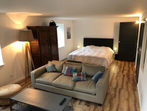 مكواة/لوح كي وواي فاي وملاءات أسرّة