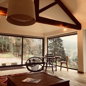 المنشأة من الداخل