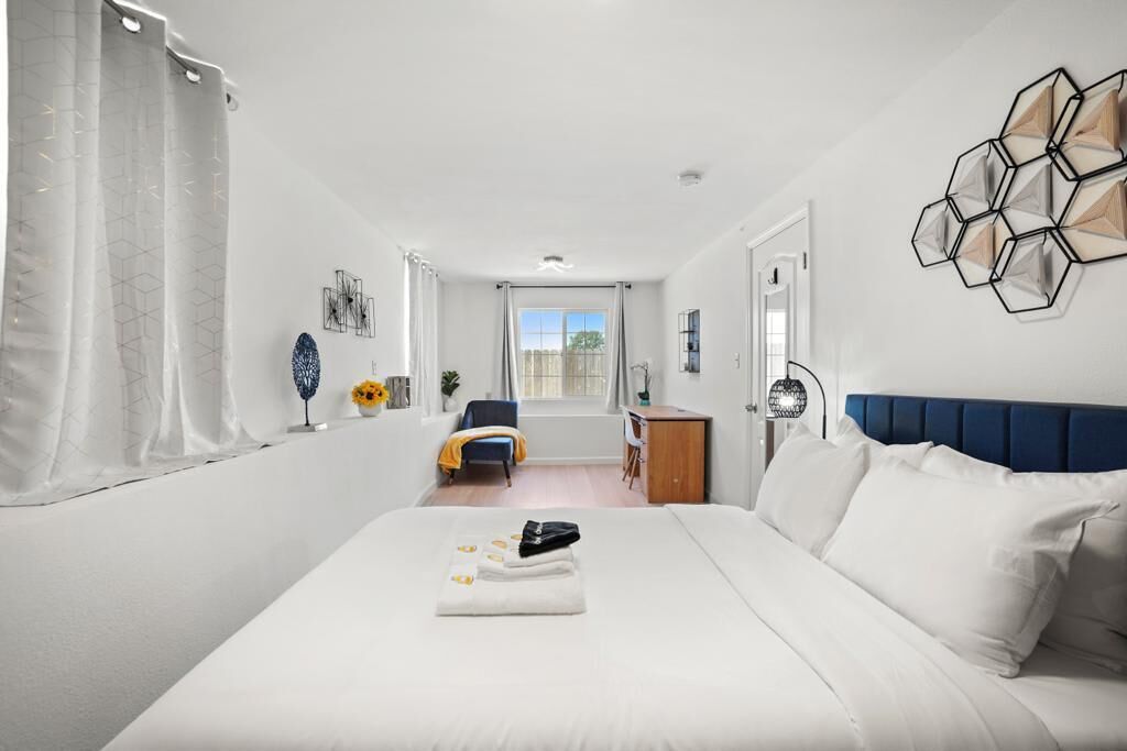 2 habitaciones, tabla de planchar con plancha, wifi y ropa de cama 