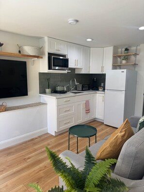 Fridge, microwave, stovetop