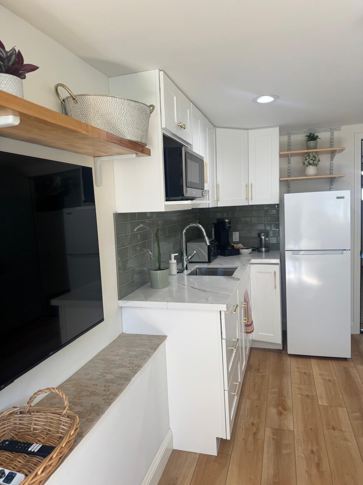 Een koelkast, een magnetron, een kookplaat