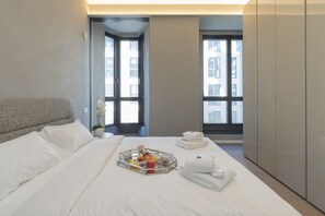 House, Smoking - Central Tower S Babila - Elegant 2bdr With Rooftop Terrace (Milan)