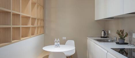 Studio, tupakointi sallittu