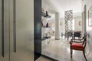 Room - Della Signora - Elegant Charming 1-bdr Apartment Close to Duomo (Milan)