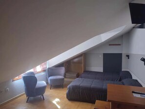 Basic Studio | Free WiFi