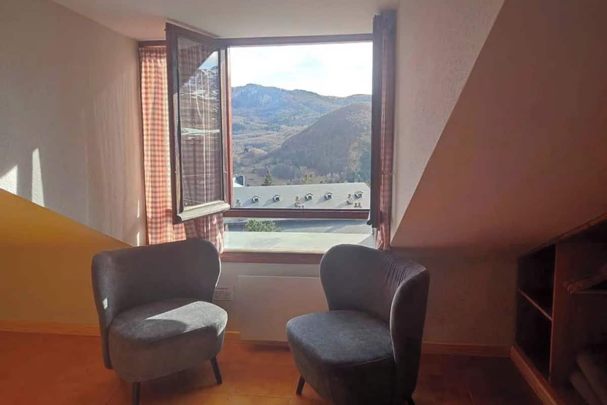 Basic Studio | Free WiFi