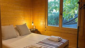 5 bedrooms, iron/ironing board, free WiFi, bed sheets