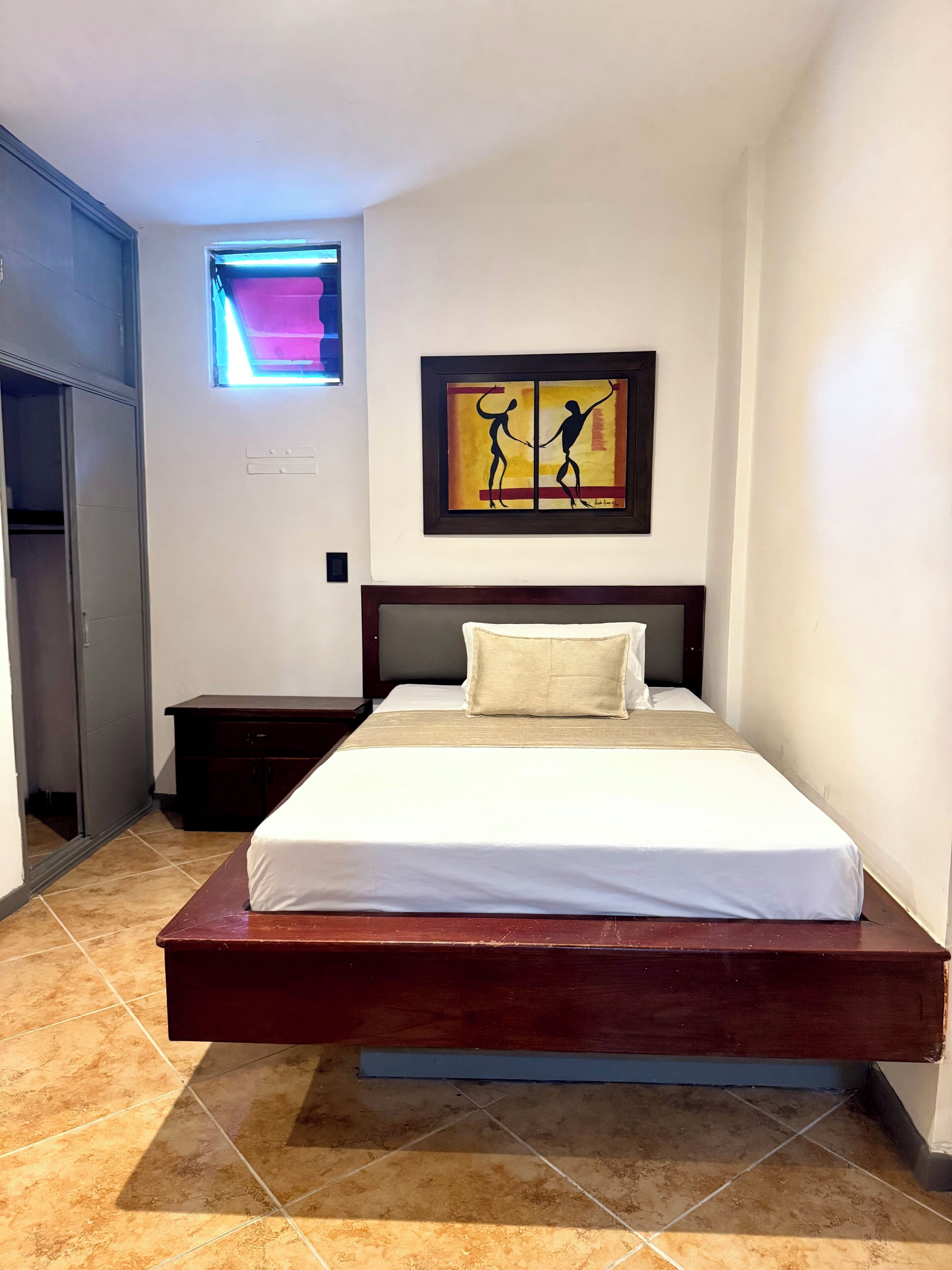 Zimmersafe, individuell dekoriert, individuell eingerichtet